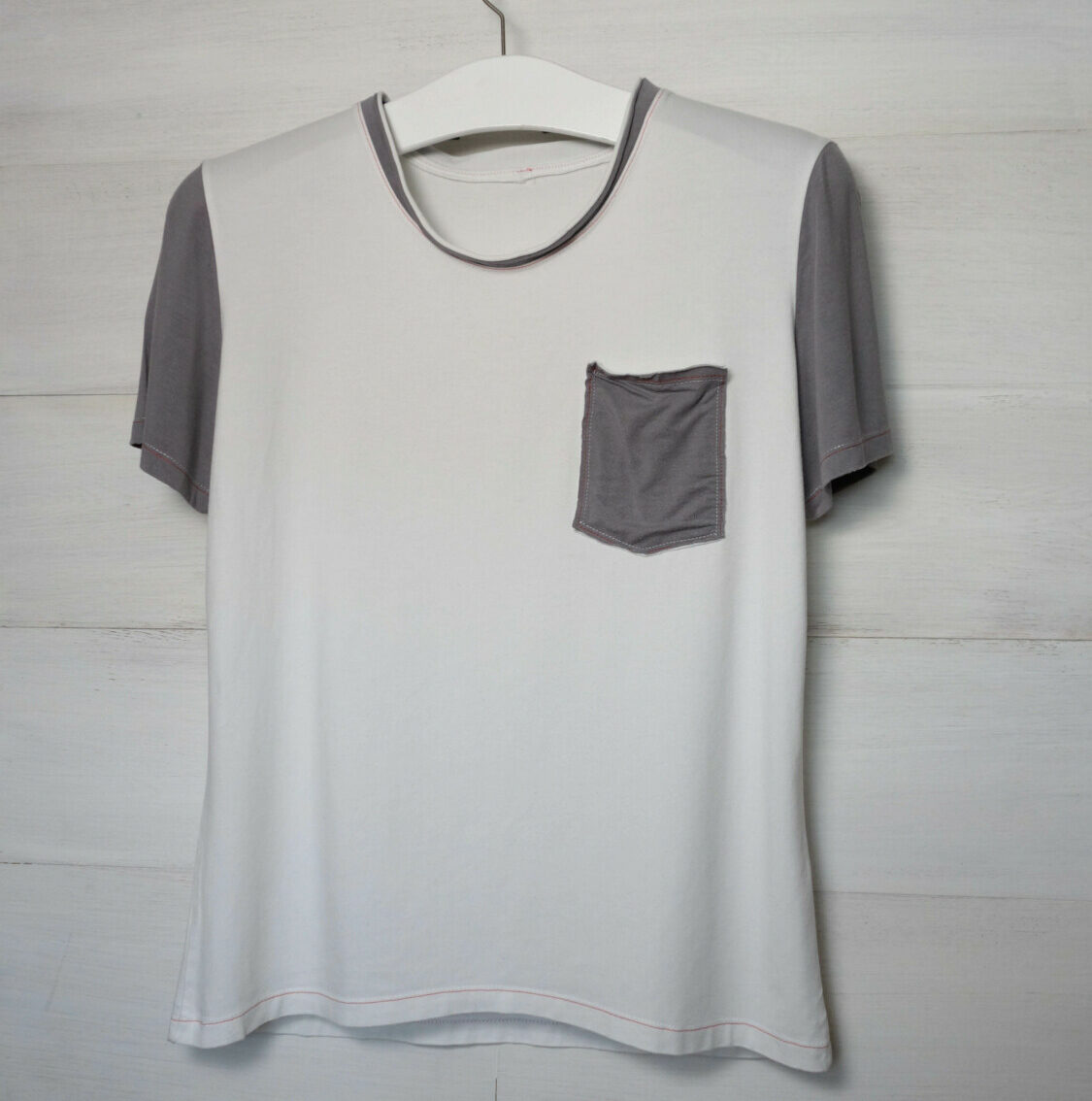 T-Shirt aus Tencel weiß / grau
