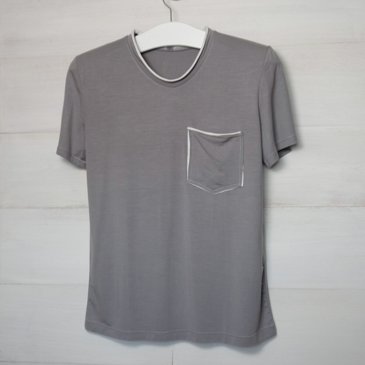 T-Shirt aus Tencel grau / weiß